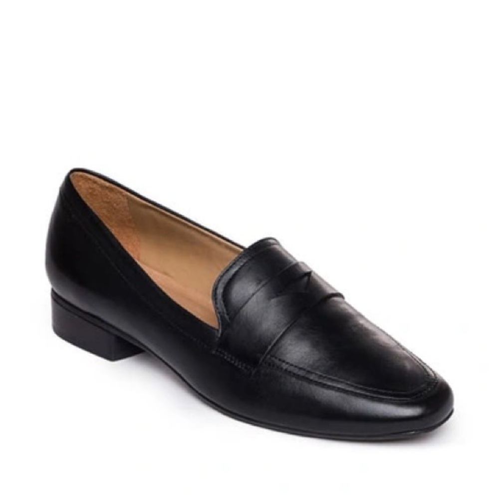 Bernardo Jaislyn Black Leather Loafer